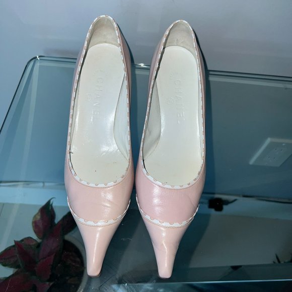CHANEL Shoes - Chanel Sz39 2004Collection by Karl Lagerfeld Leather Kitten HeelsPumps Authentic